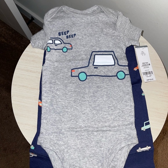 CARTERS 
Baby Three Piece Boys 9M Set NWT
 Two Onsies and Pants - Picture 3 of 4